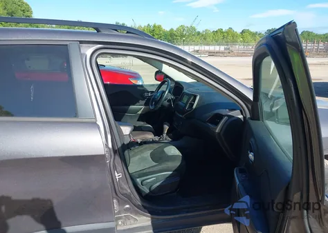 2018 Jeep Cherokee Latitude 4X4 from USA, damaged, VIN 1C4PJMCBXJD597667